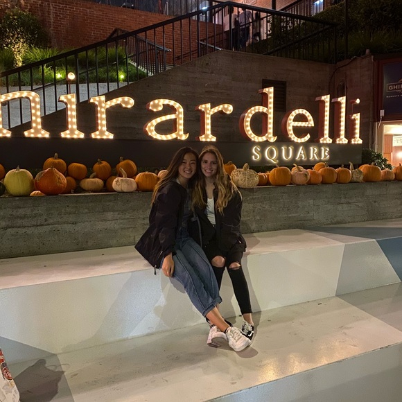 Meet your Posher, Ashley - Picture 2 of 4